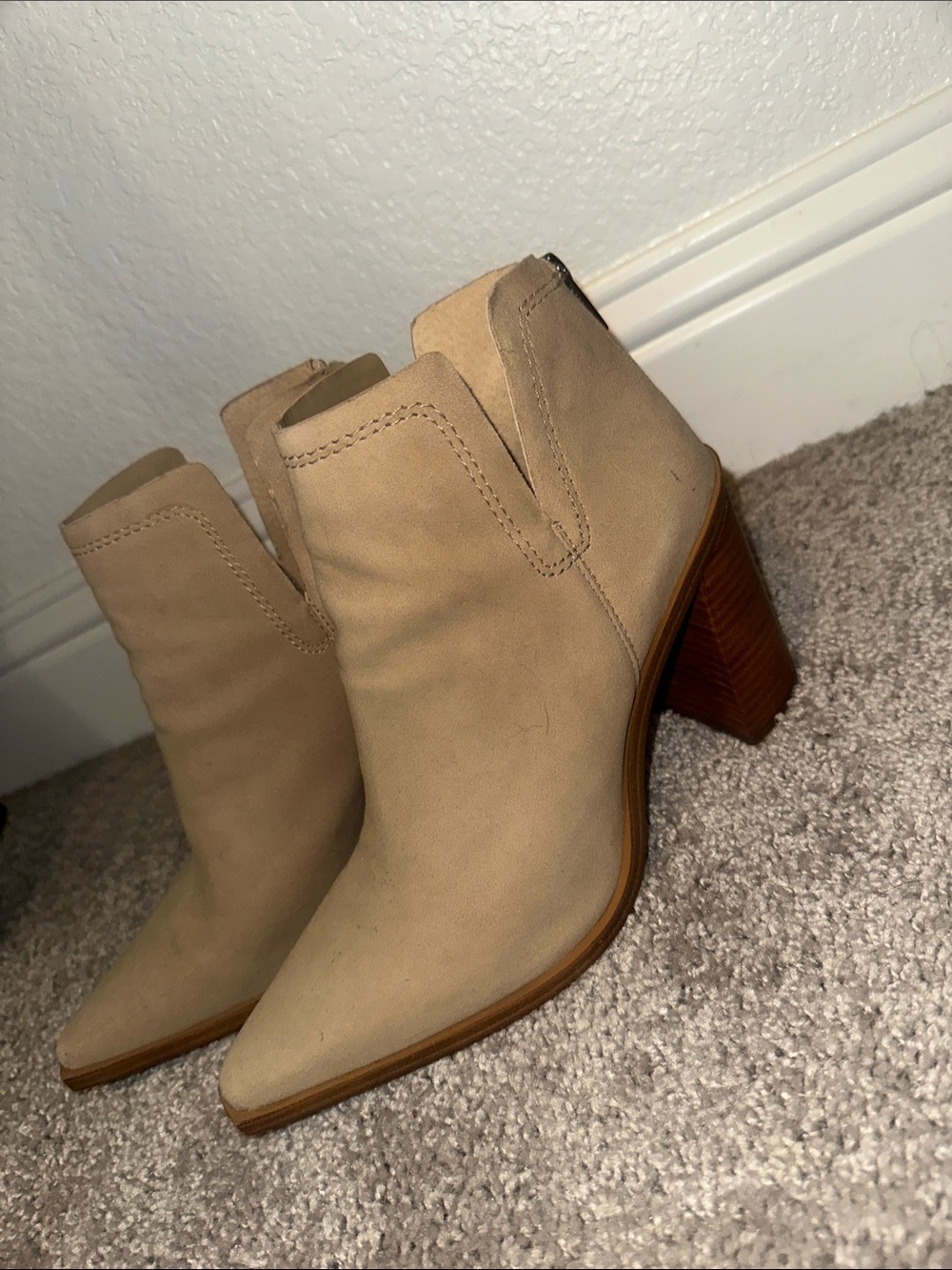 Vince Camuto Taupe Suede Pointed Toe Ankle Booties Block Heel Size 10